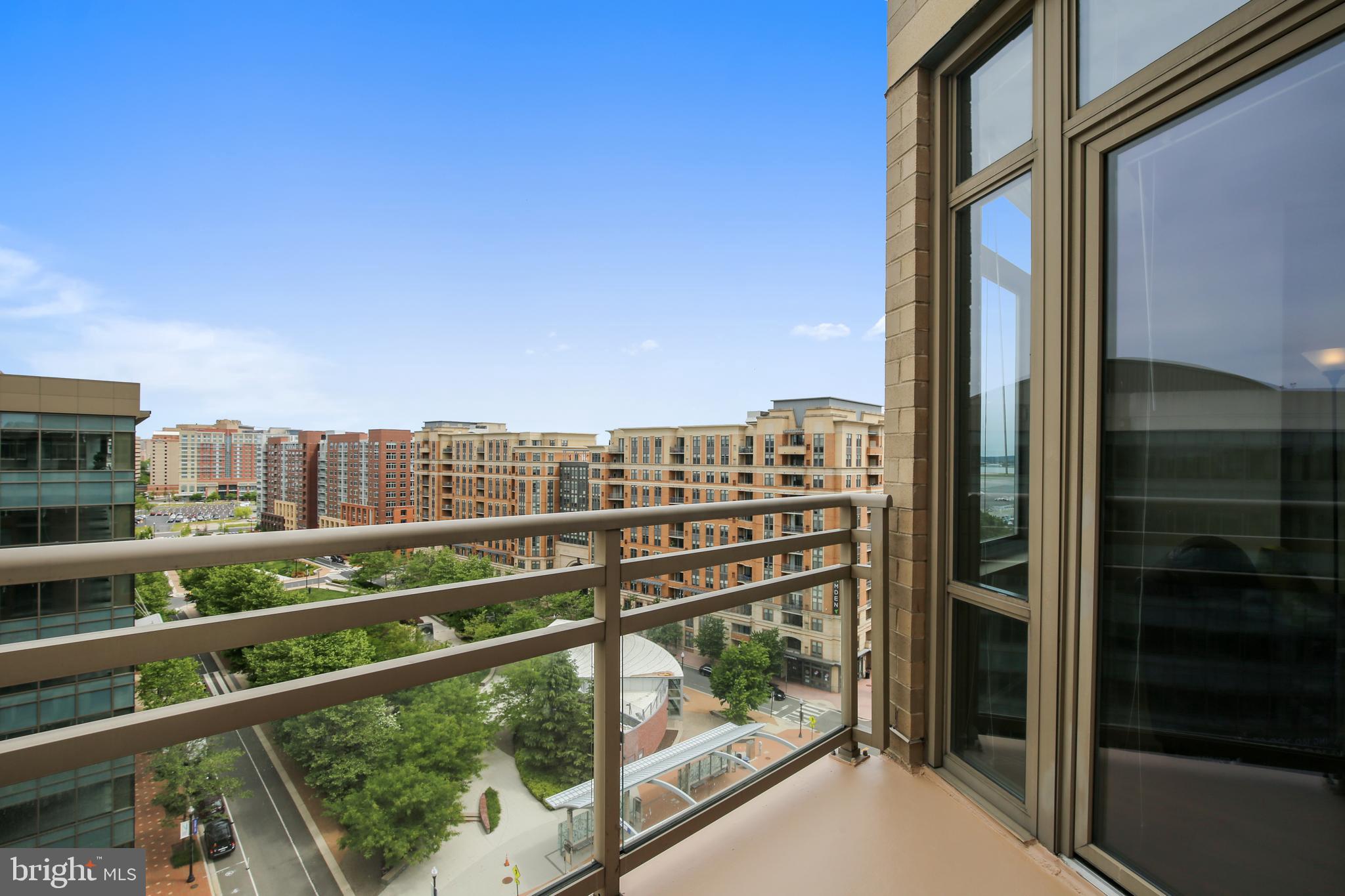 ECLIPSE ON CENTER PARK - Residential