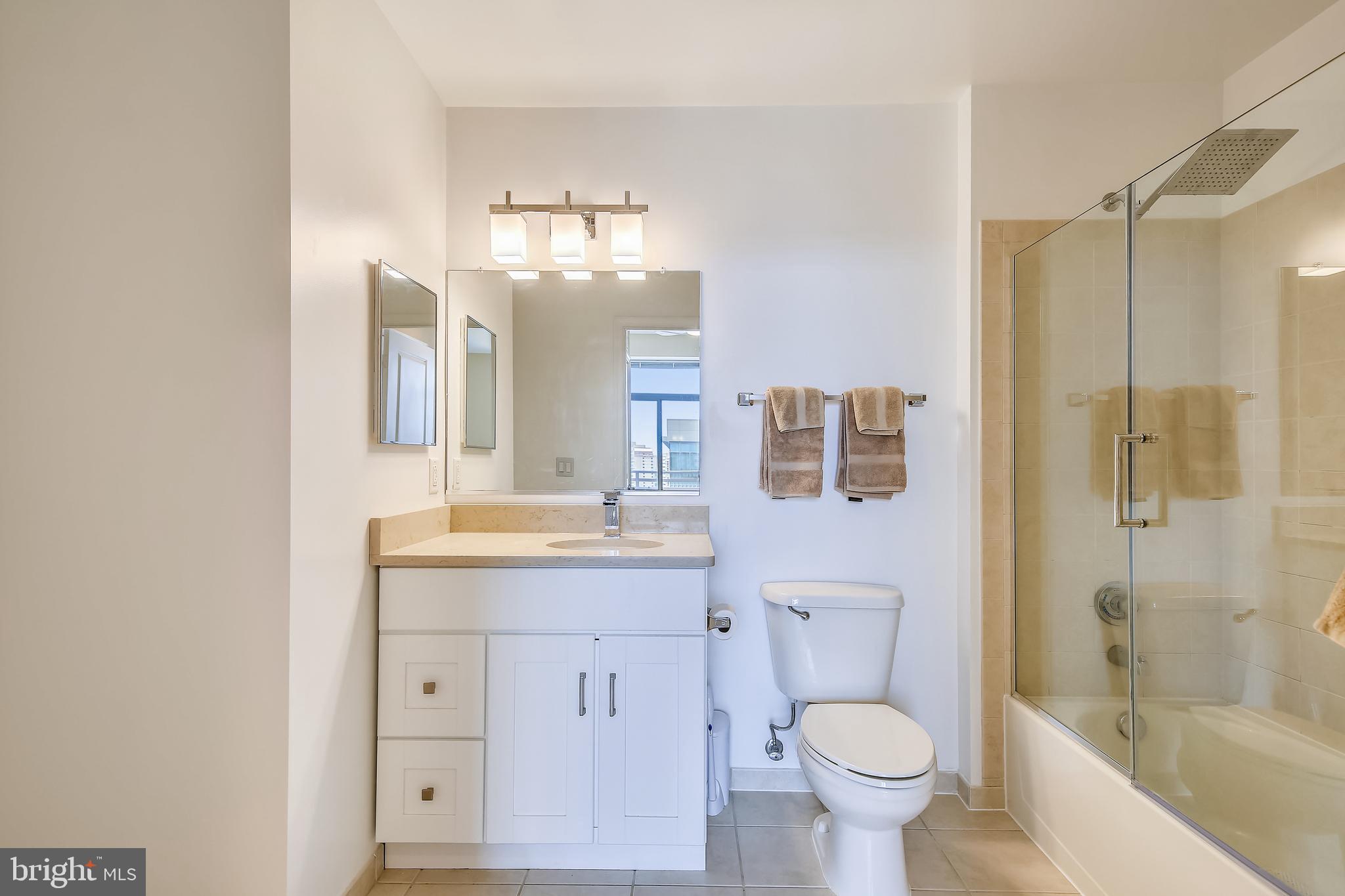 ECLIPSE ON CENTER PARK - Residential