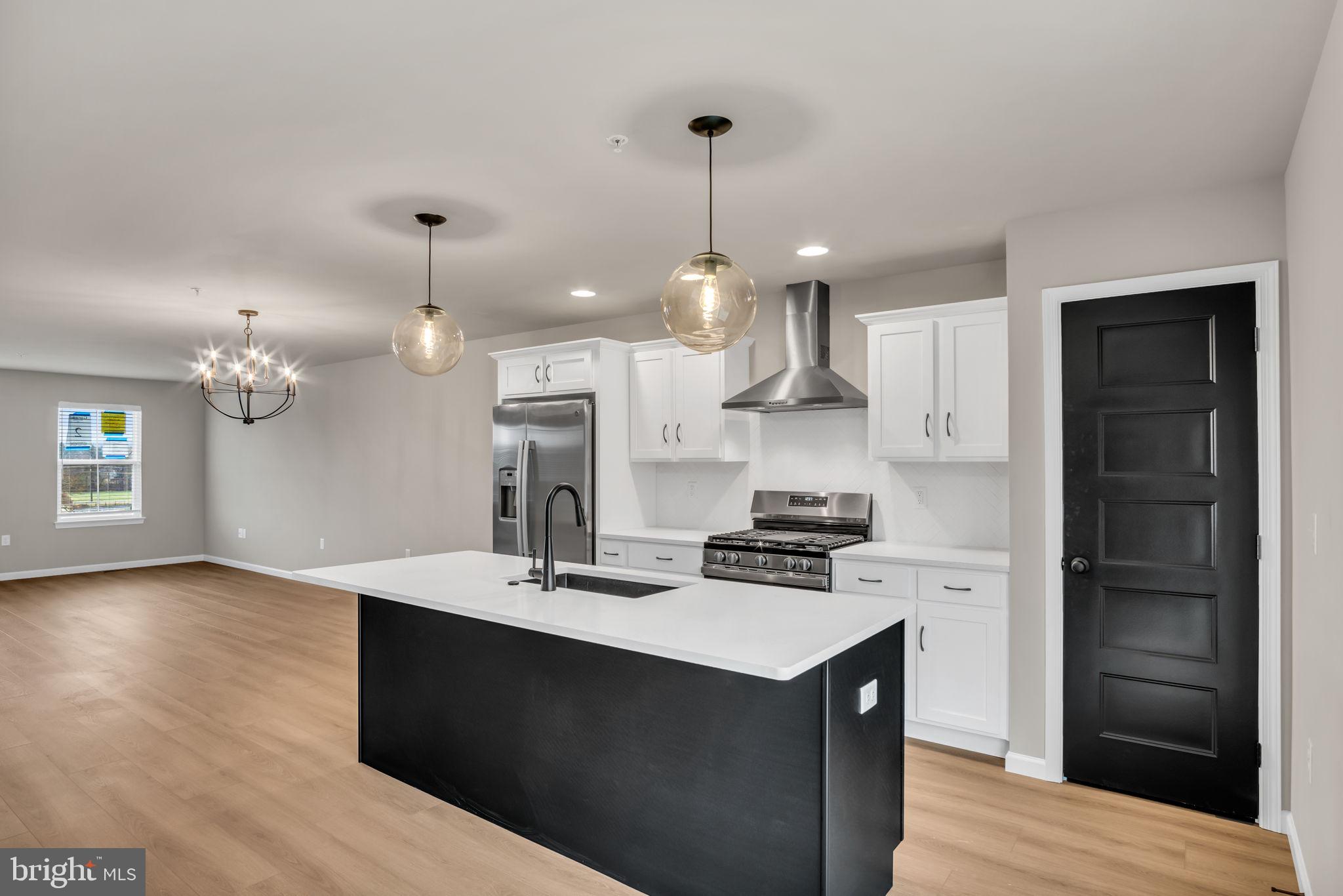 26 MORGAN CIRCLE 002-01