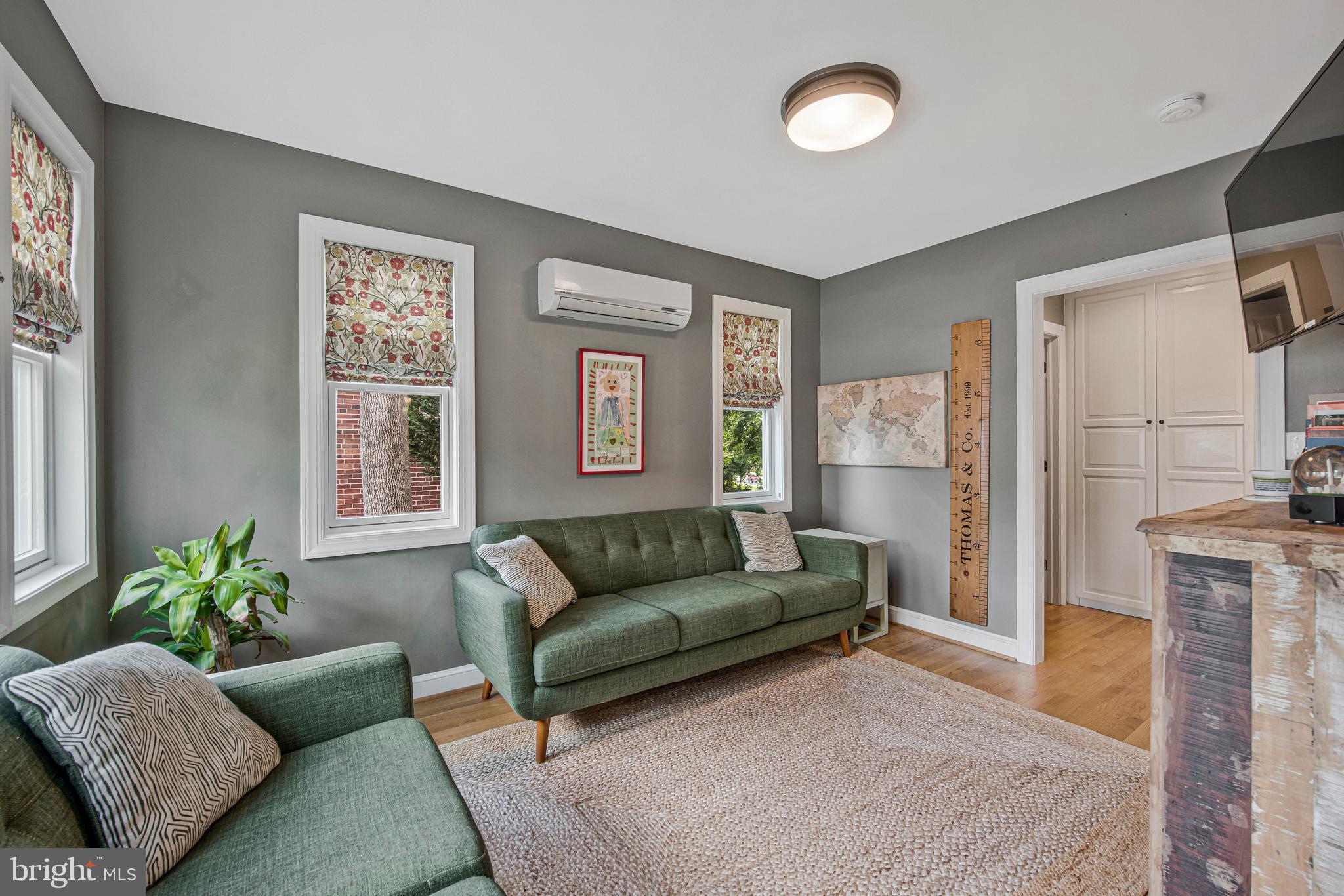 GLENBROOK KNOLLS - Residential