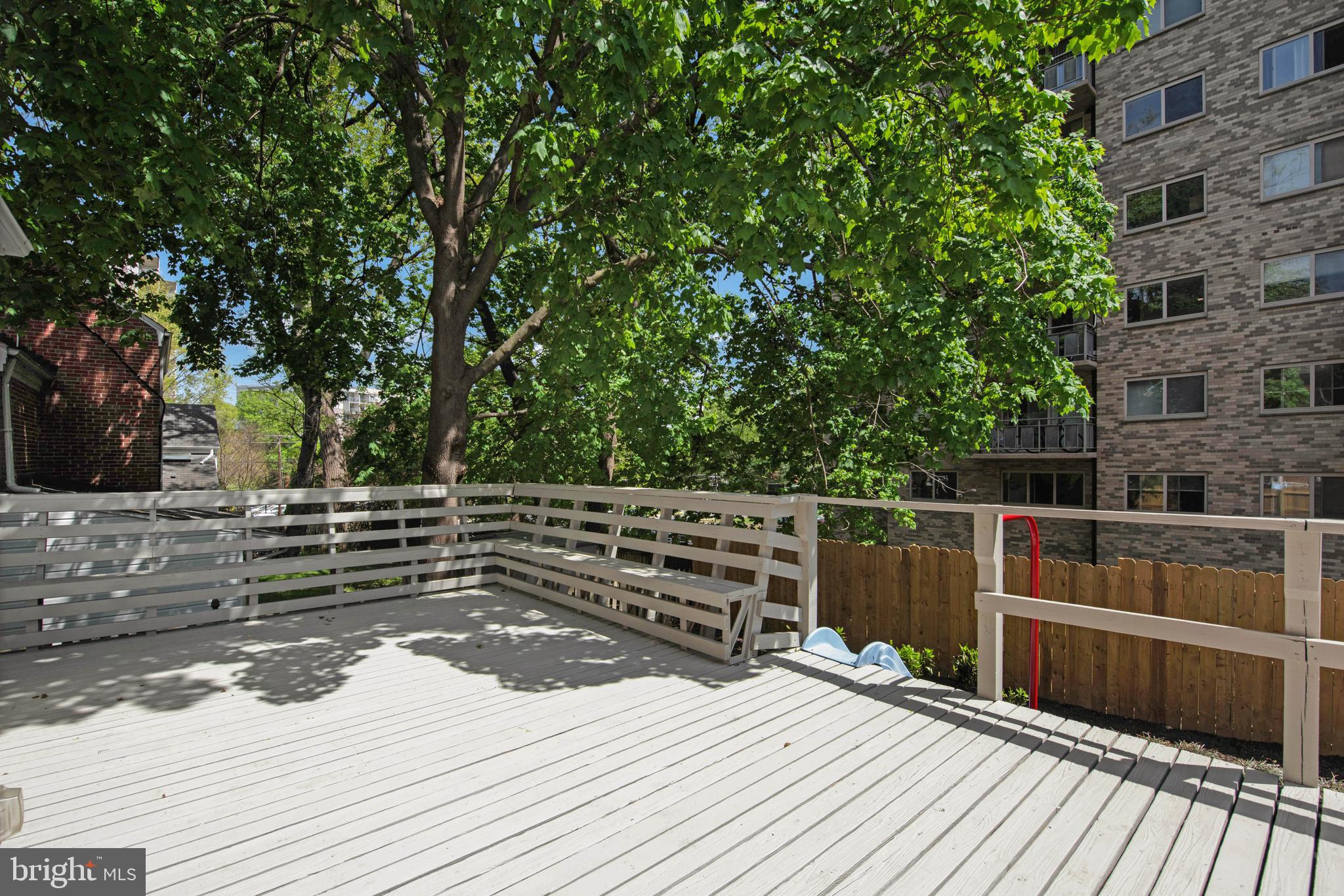 GLENBROOK KNOLLS - Residential