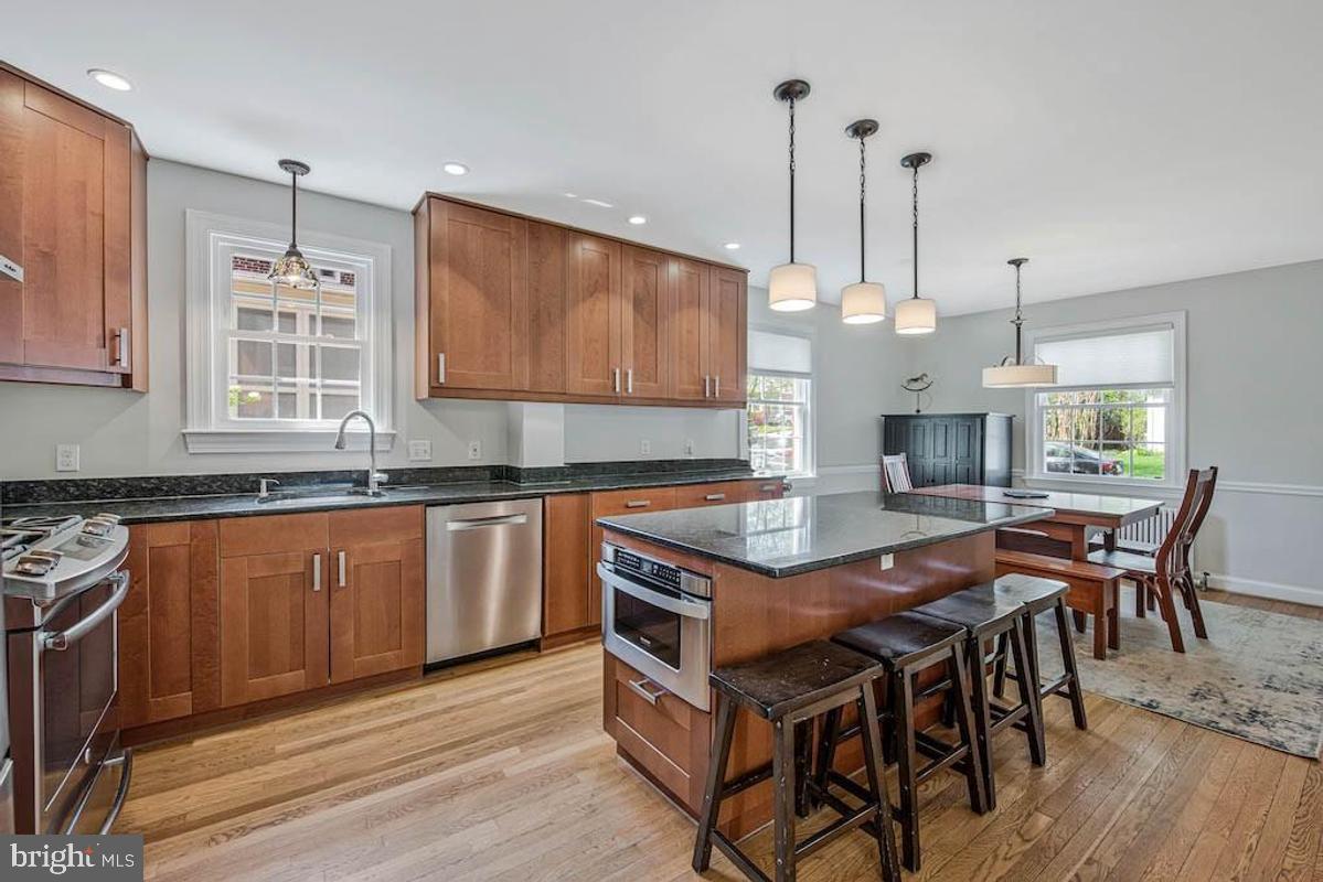 GLENBROOK KNOLLS - Residential