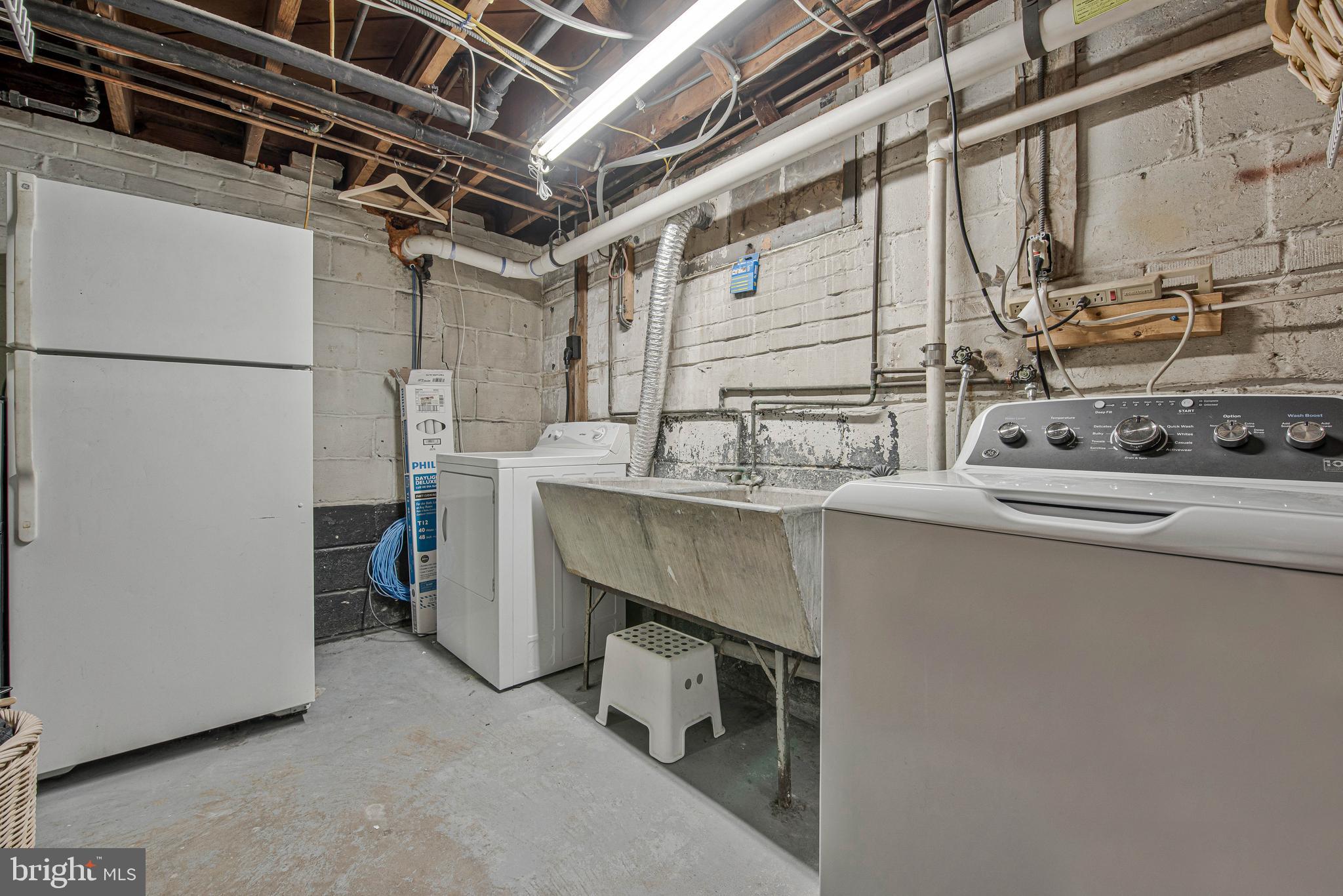 GLENBROOK KNOLLS - Residential