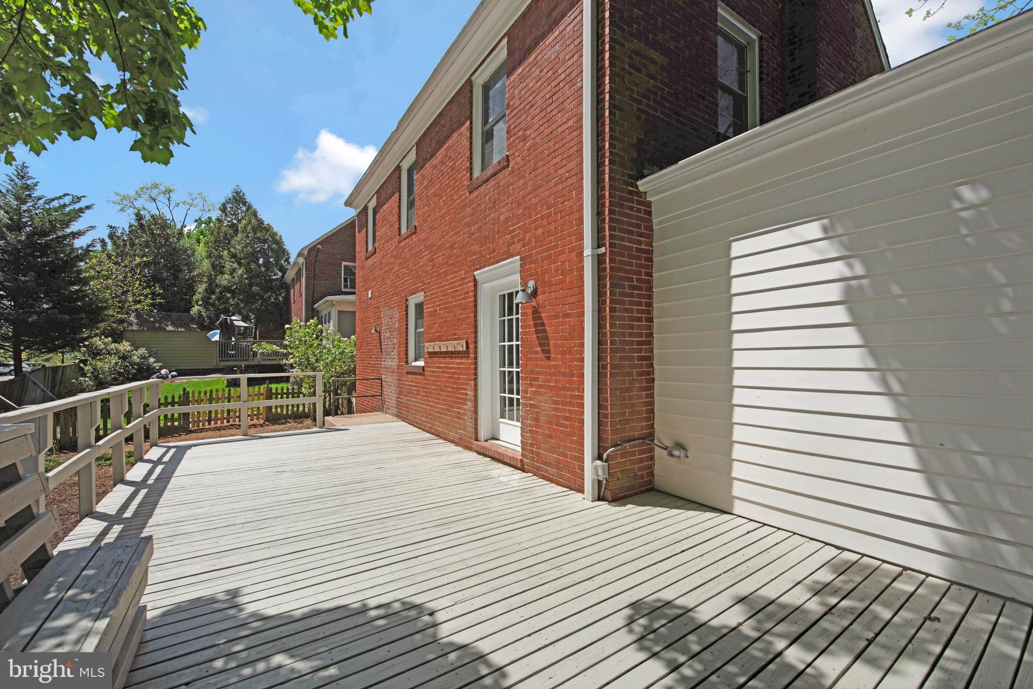 GLENBROOK KNOLLS - Residential