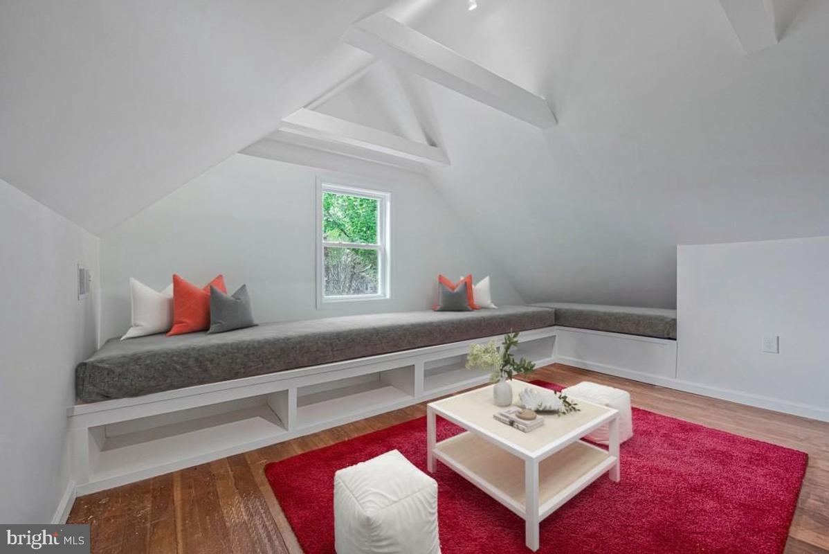 GLENBROOK KNOLLS - Residential