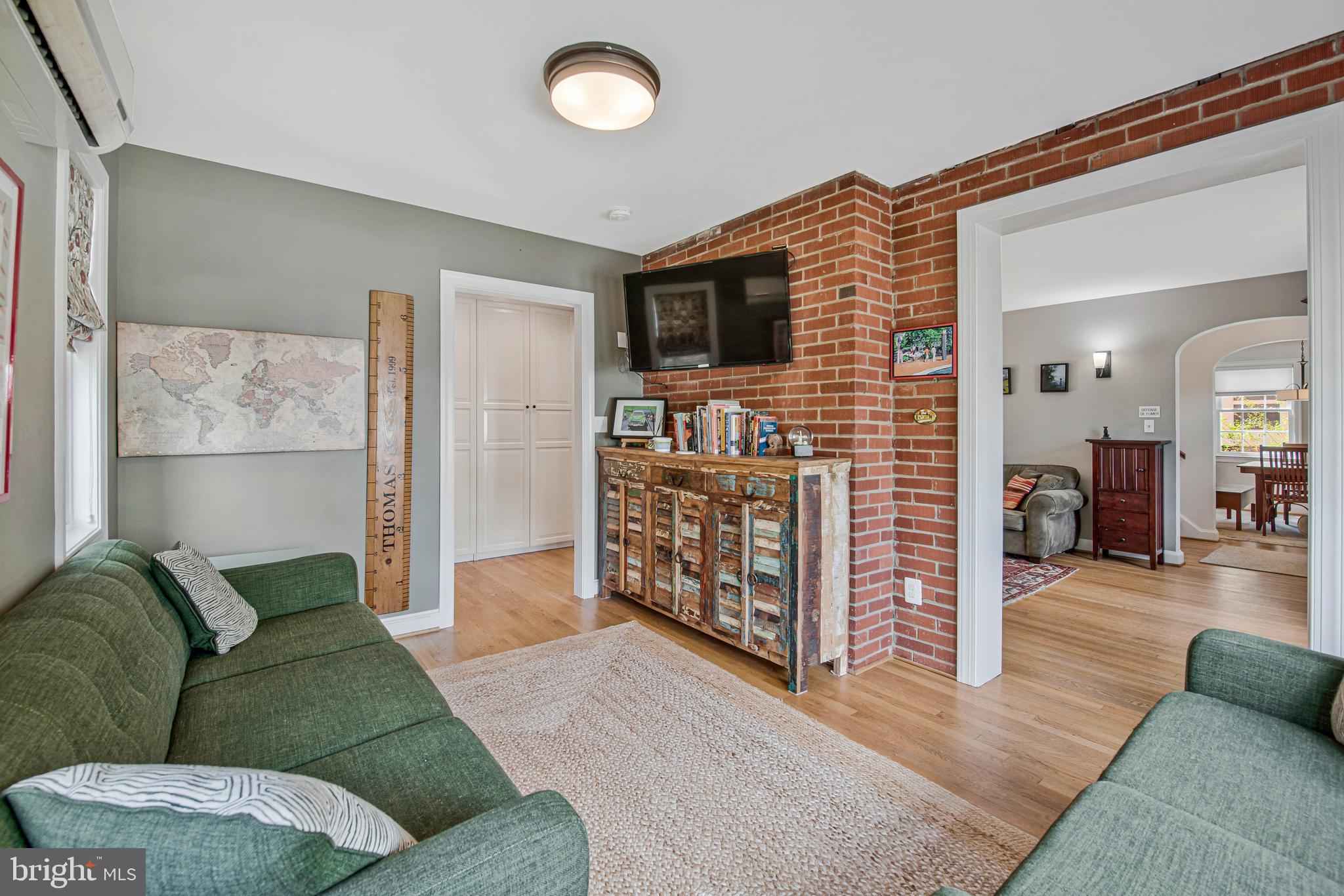 GLENBROOK KNOLLS - Residential