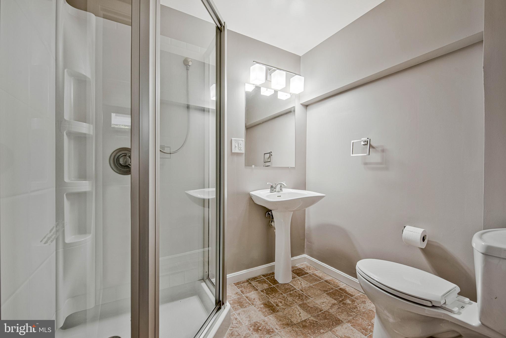 GLENBROOK KNOLLS - Residential