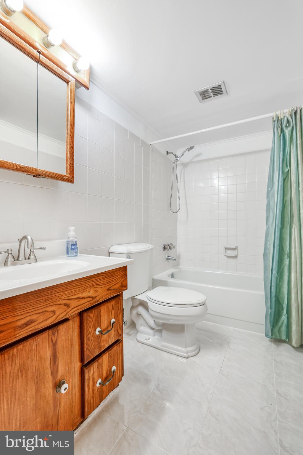 FOX MILL ESTATES - Residential