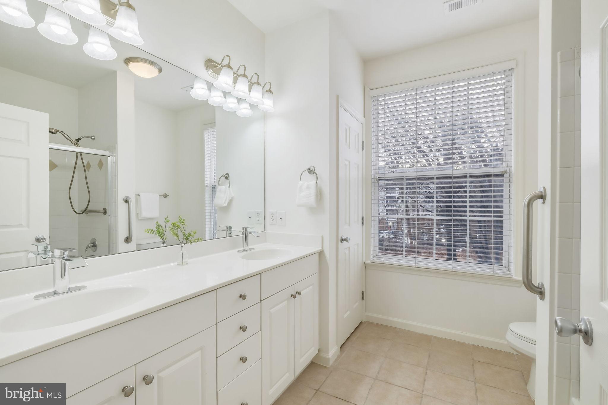 THE COLONNADE AT KENTLANDS - Residential