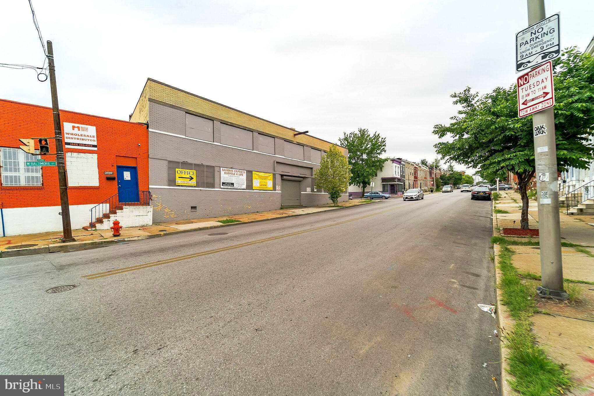 Main image without alt text