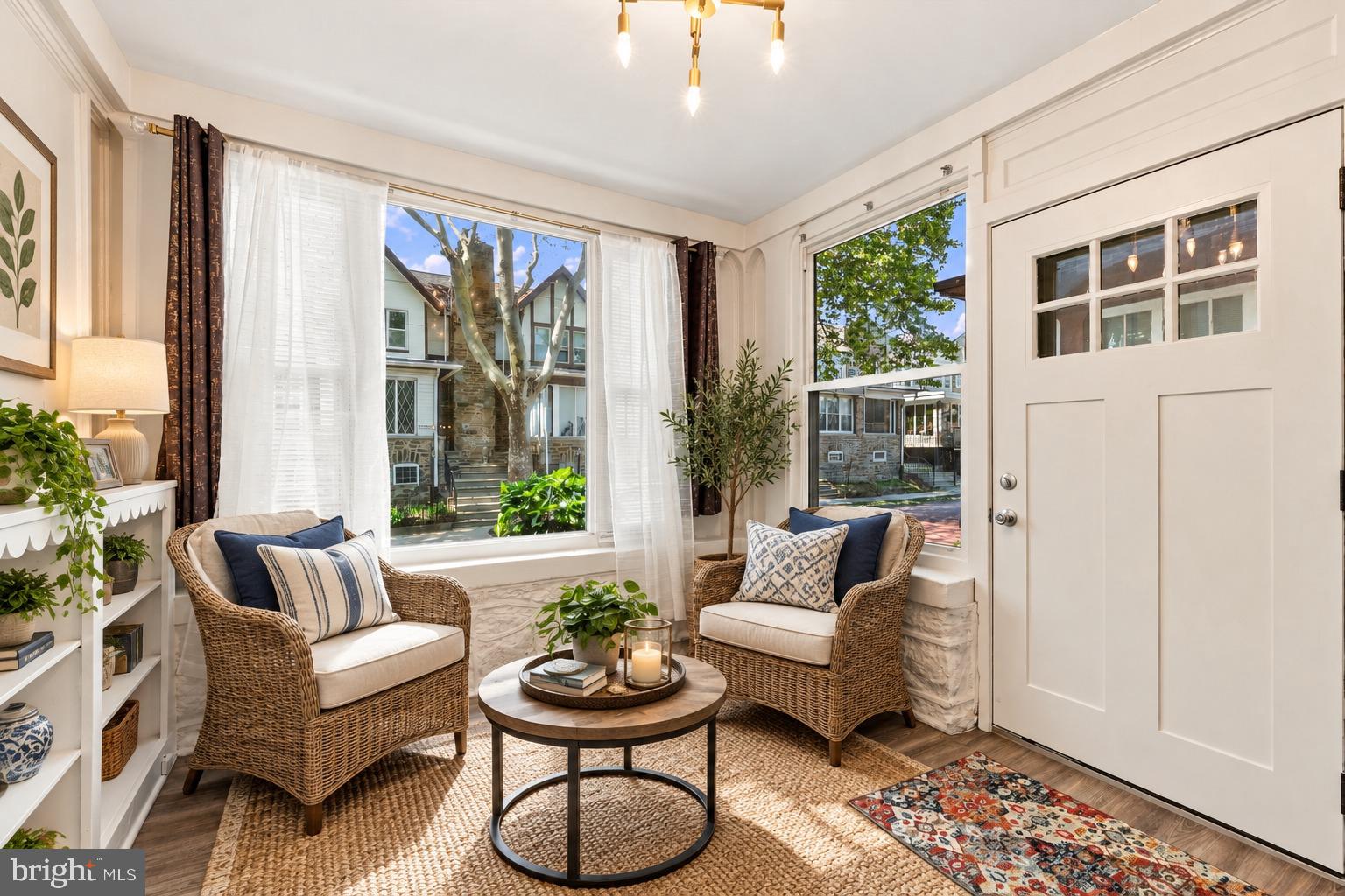 5329 N CARLISLE
