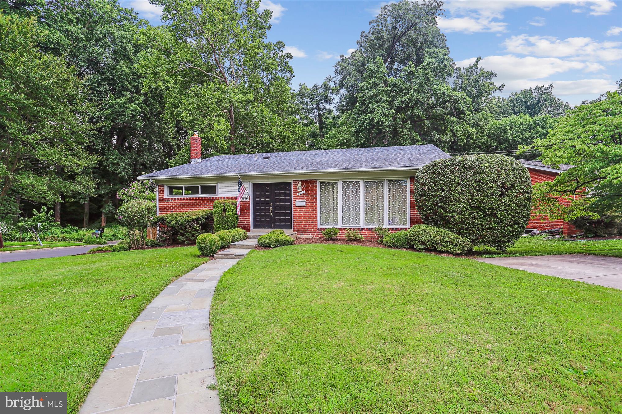 3909 WOODLAWN ROAD