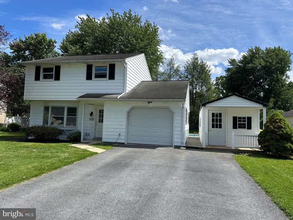 Photo of 426 Parkwynne Road, LANCASTER, PA 17601 (MLS # PALA2070500)
