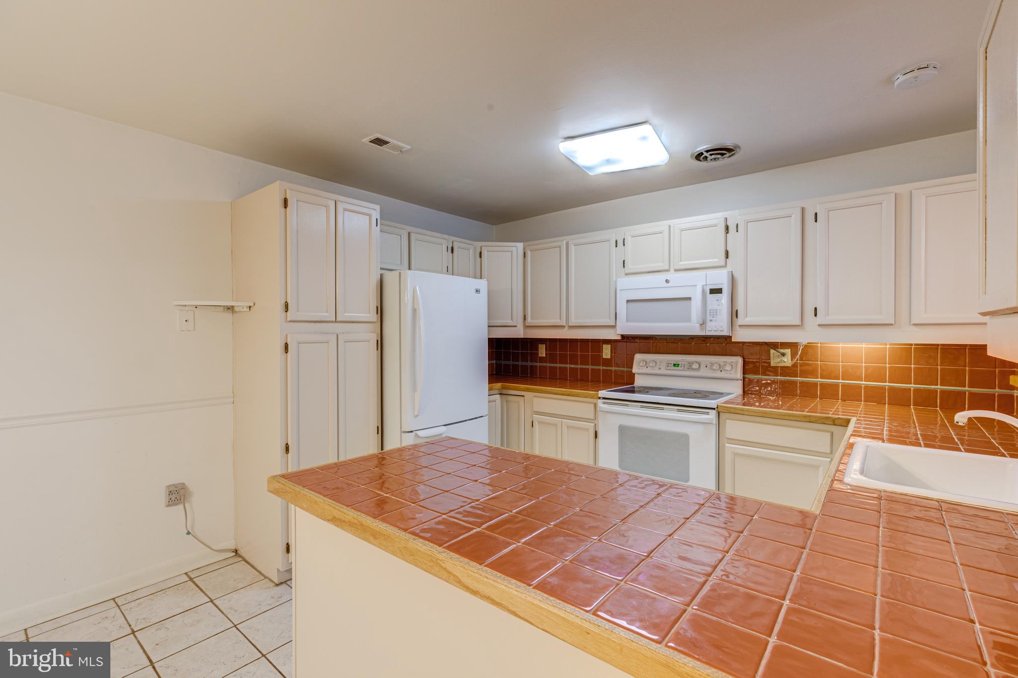 SOUTHAMPTON - Residential Lease