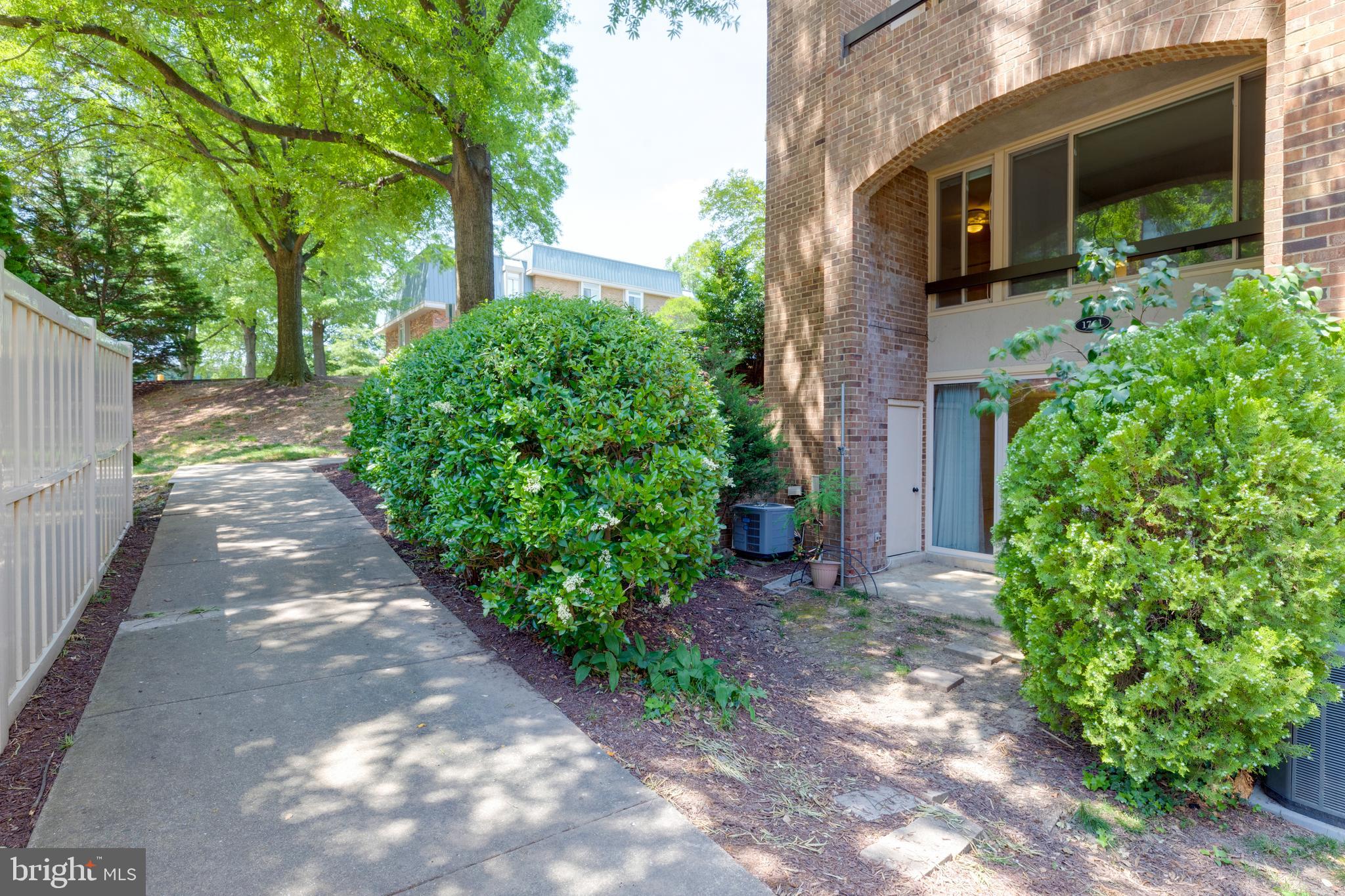 SOUTHAMPTON - Residential Lease