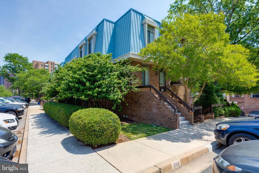 LARGEST END TOWNHOUSE IN SOUTHAMPTON!  RARELY AVAILABLE (1568 SQ FT) DOORSTEP PARKING #204 EFFICIENT FLOORPLAN FEATURES 3 BEDROOMS-HW FLOORS , 2 1/2 BATHS AND SUNLIT LIVING ROOM W/ WB FIREPLACE & SGD TO OUTSIDE PATIO SPACE W/ STORAGE CLOSET.  UPDATED BATHROOMS , LARGE EAT IN KITCHEN W/ CERAMIC FLOORS, MASTER BR SUITE W/ HIS & HER CLOSETS!  ONE BLOCK TO METRO, PENTAGON ROW & MALL   RONALD REAGAN AIRPORT.  OWNERS WILL CONSIDER A DOG CASE BY CASE - SOUTHAMPTON RULES & REGULATIONS