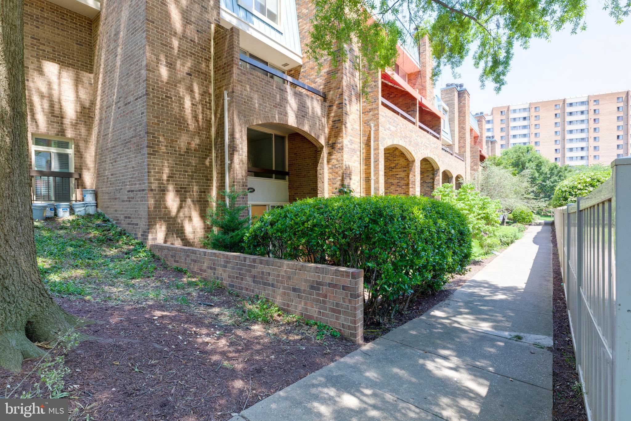 SOUTHAMPTON - Residential Lease