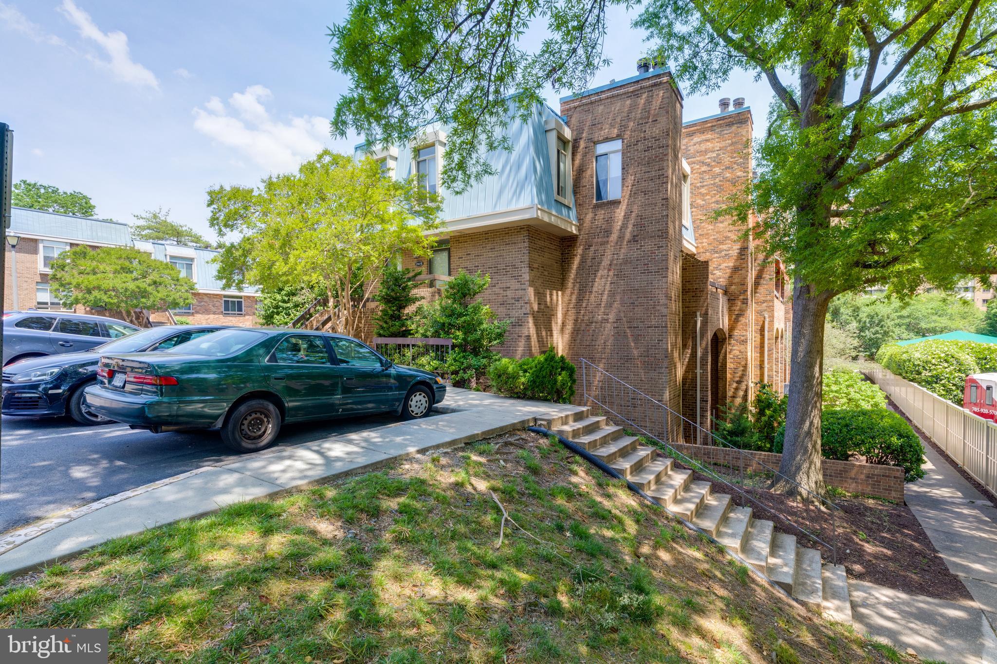 SOUTHAMPTON - Residential Lease