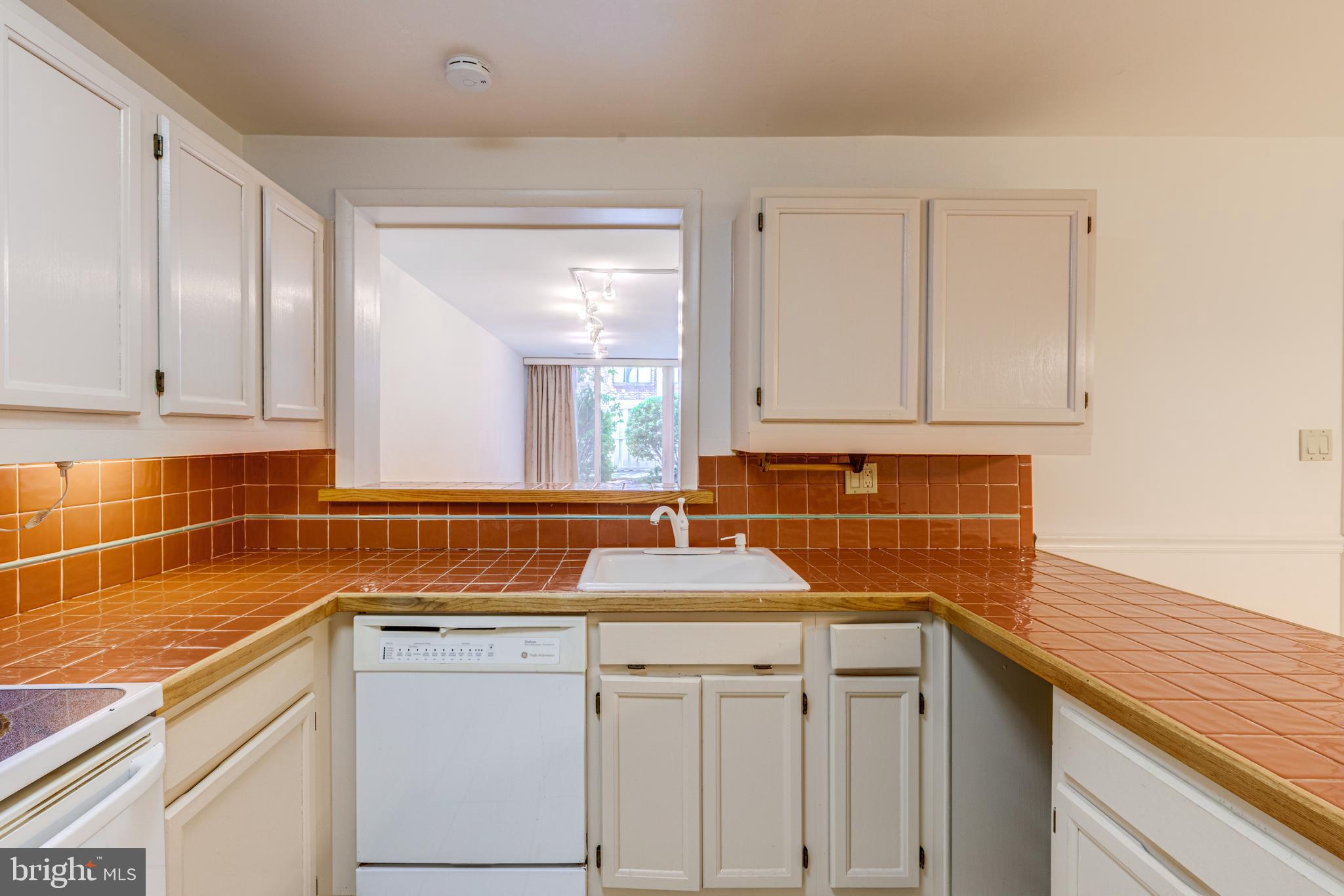 SOUTHAMPTON - Residential Lease