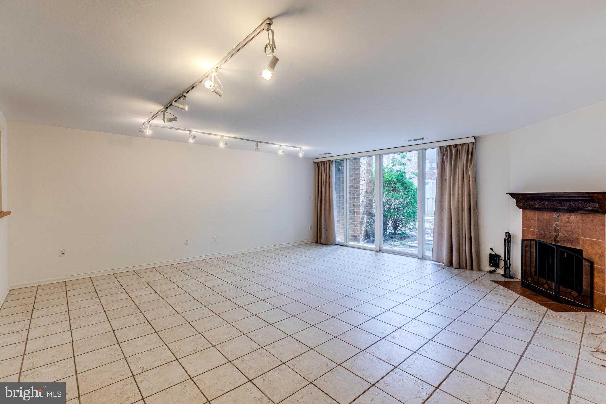 SOUTHAMPTON - Residential Lease