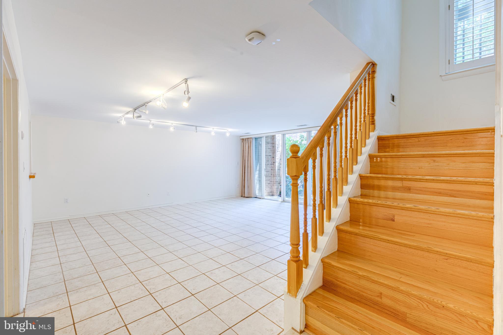 SOUTHAMPTON - Residential Lease