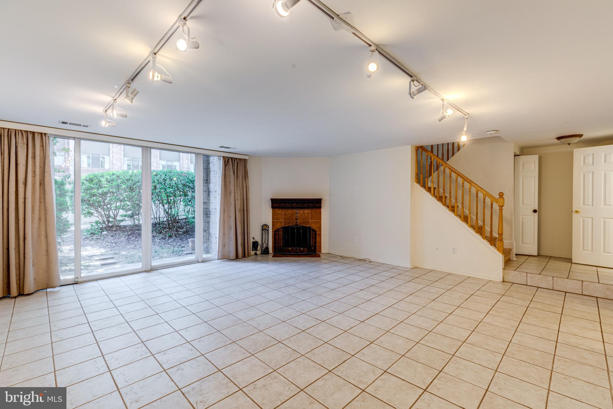 SOUTHAMPTON - Residential Lease