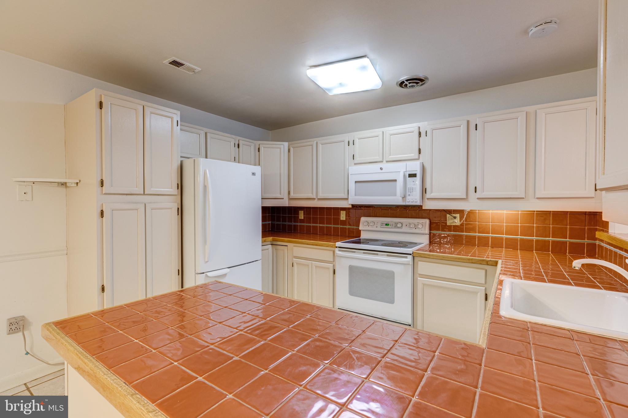 SOUTHAMPTON - Residential Lease