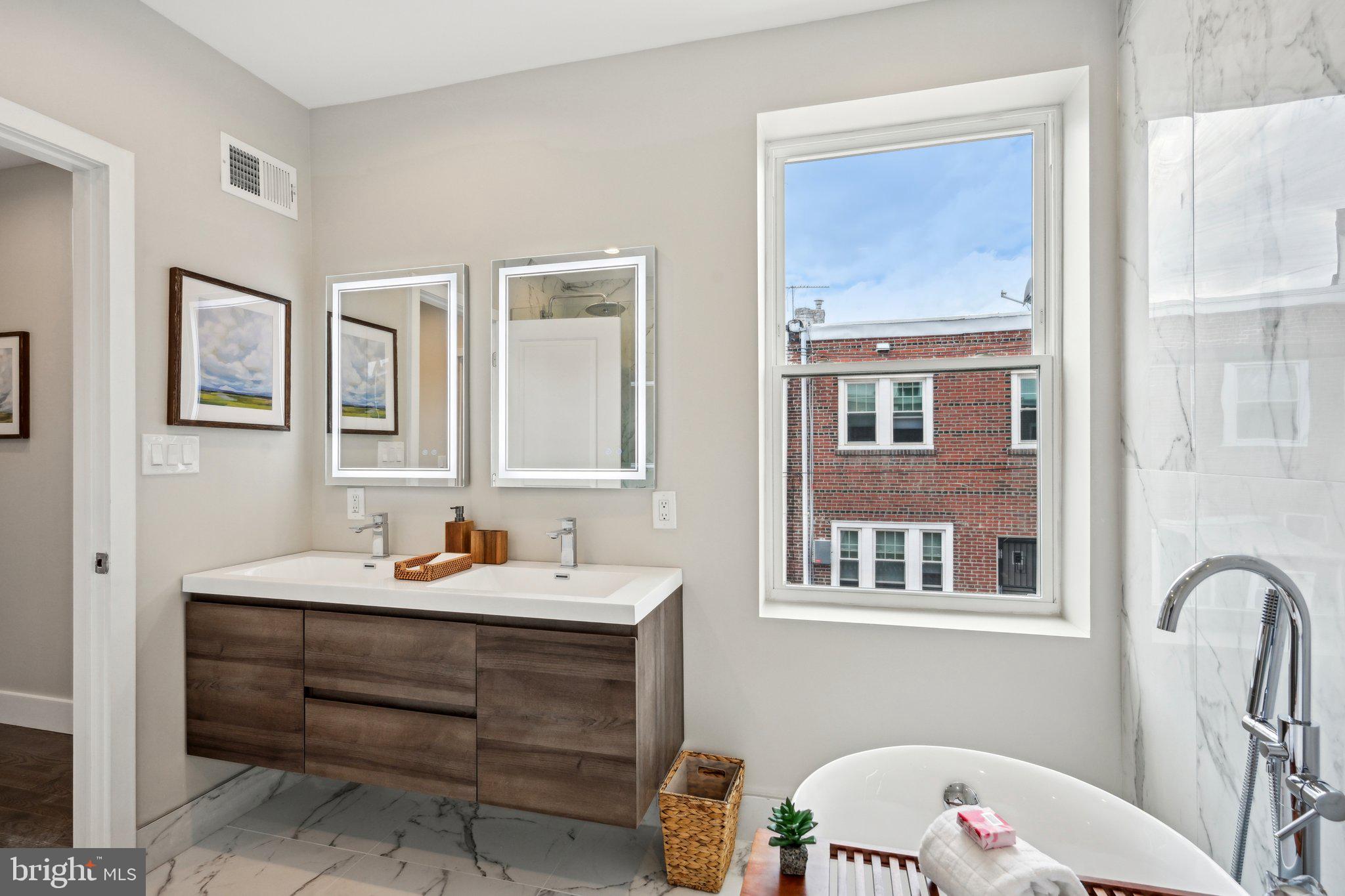 UNIVERSITY CITY - Residential