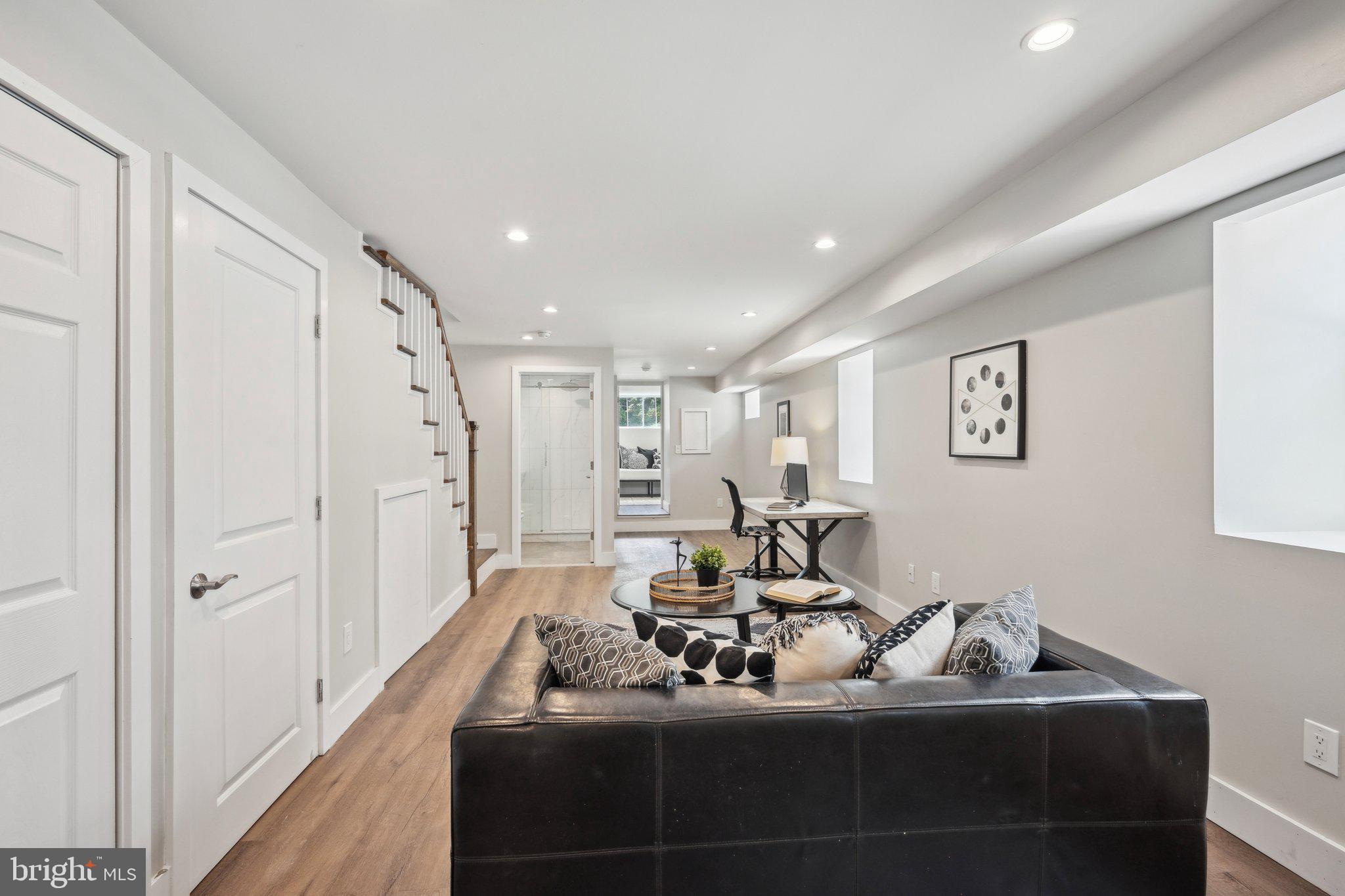 UNIVERSITY CITY - Residential