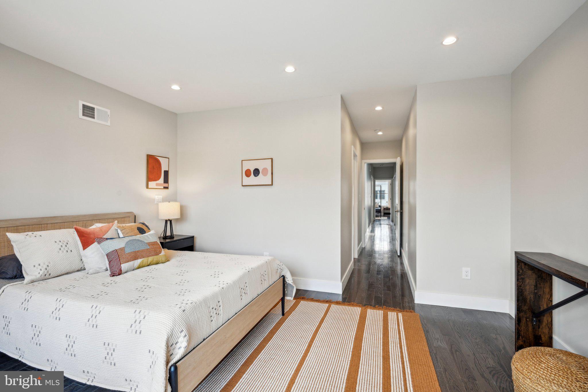 UNIVERSITY CITY - Residential