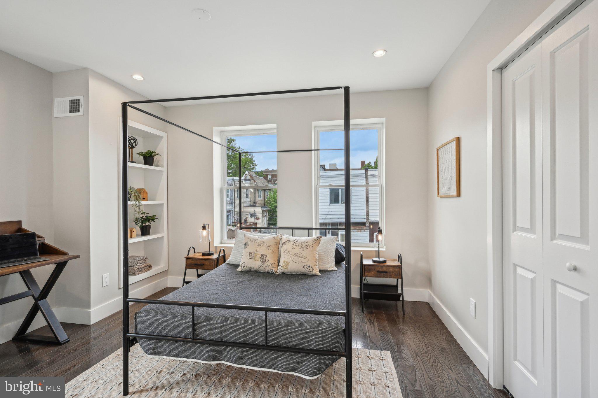 UNIVERSITY CITY - Residential