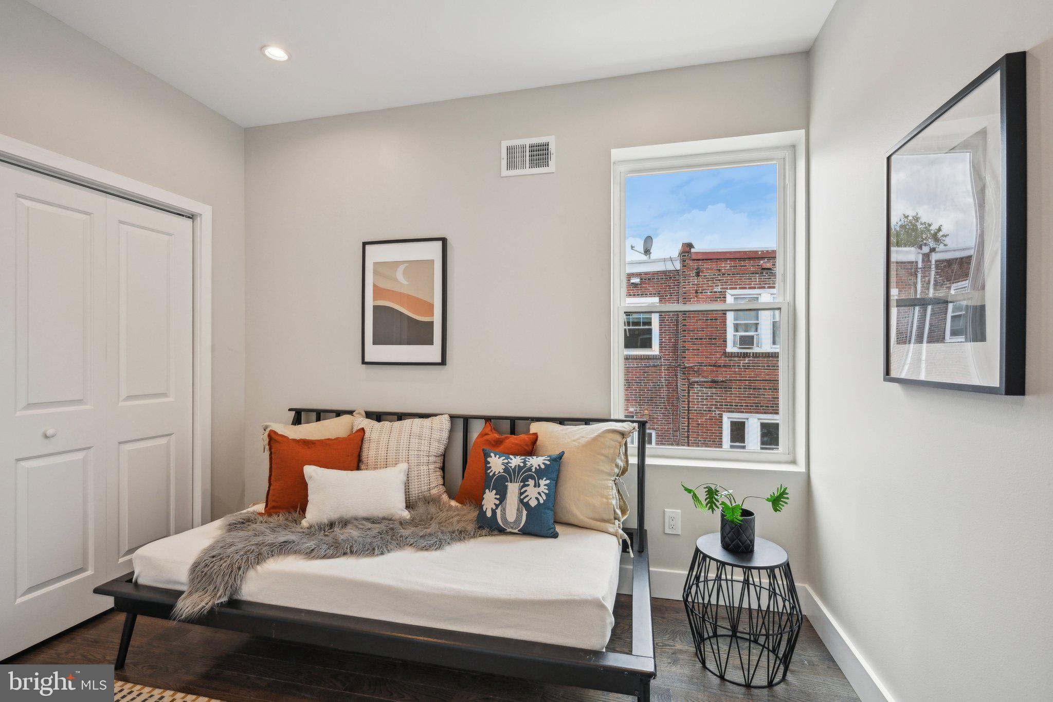 UNIVERSITY CITY - Residential