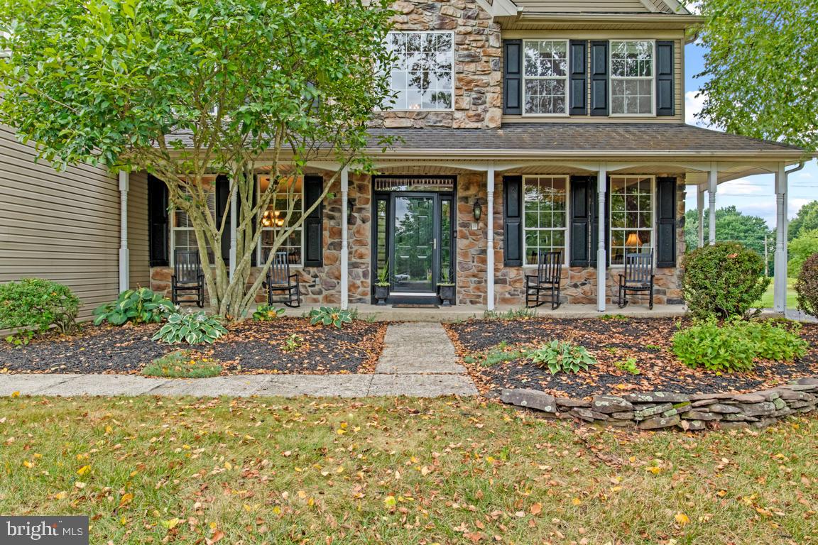2272 LOCUST DRIVE