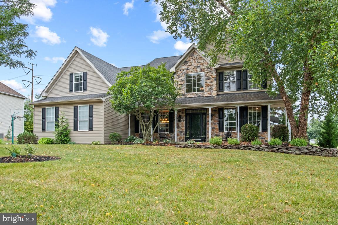 2272 LOCUST DRIVE