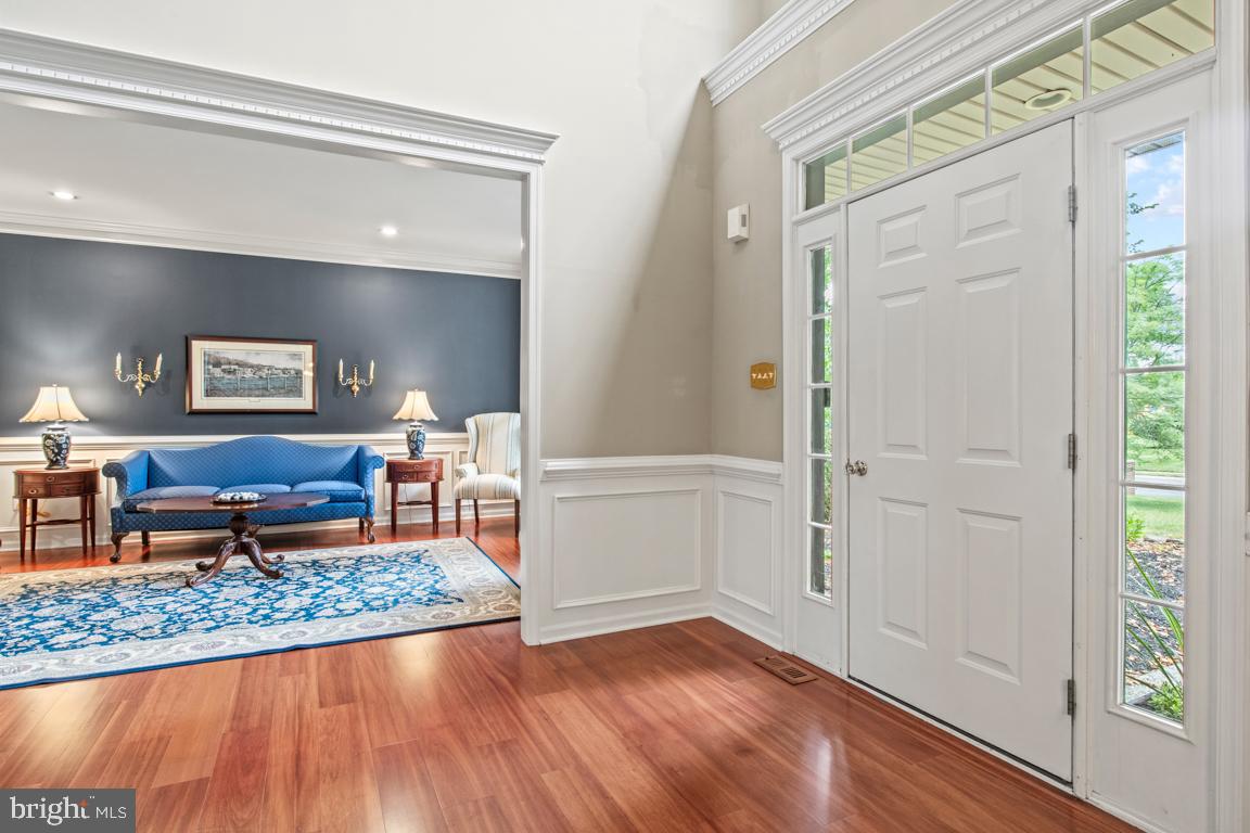 2272 LOCUST DRIVE
