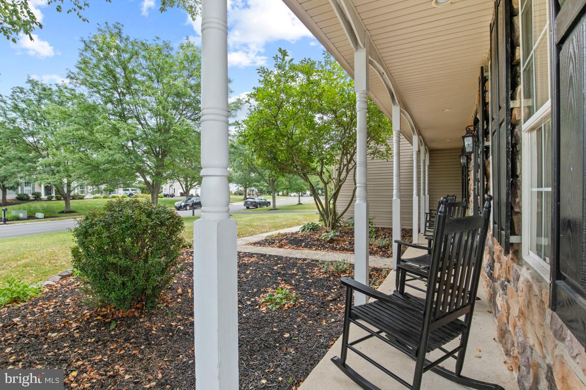 2272 LOCUST DRIVE