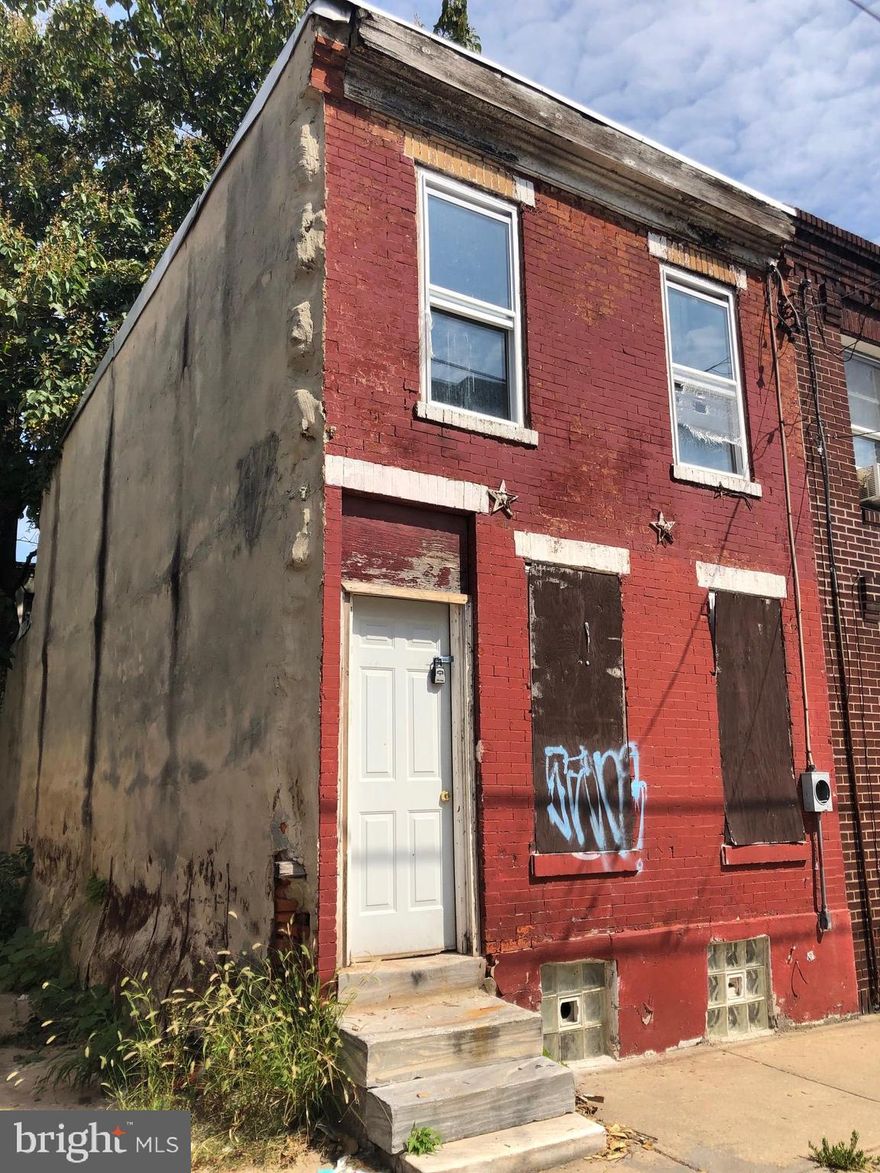 Fantastic development opportunity! This is a two-story total shell that needs complete renovation or build new construction opportunity!! Low traffic block in Dickinson narrows! New three-story homes are selling in the 375- 425 range in that area. Or possibly renovate the two-story existing structure.