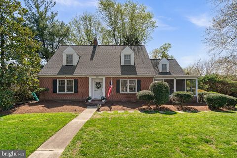 211 W MAPLE ROAD LINTHICUM HEIGHTS MD 21090