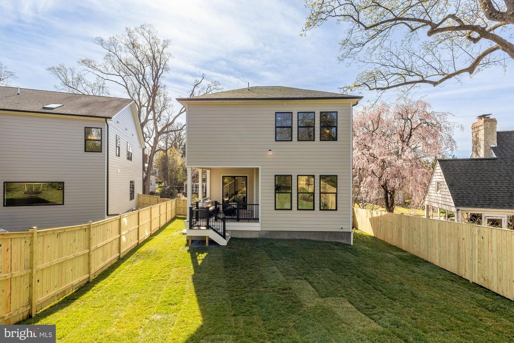 Photo of 5707 9th Street N, ARLINGTON, VA 22205 (MLS # VAAR2073372)
