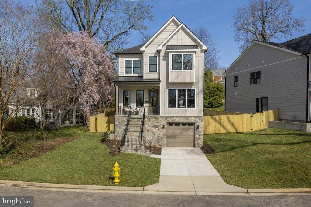 Photo of 5707 9th Street N, ARLINGTON, VA 22205 (MLS # VAAR2073372)