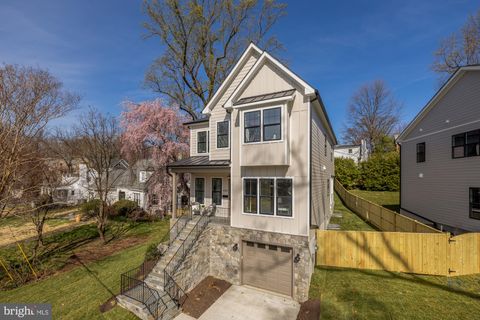 Photo of 5707 9th Street N, ARLINGTON, VA 22205 (MLS # VAAR2073372)