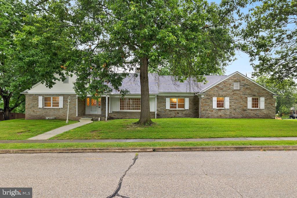 915 FAIRVIEW AVENUE