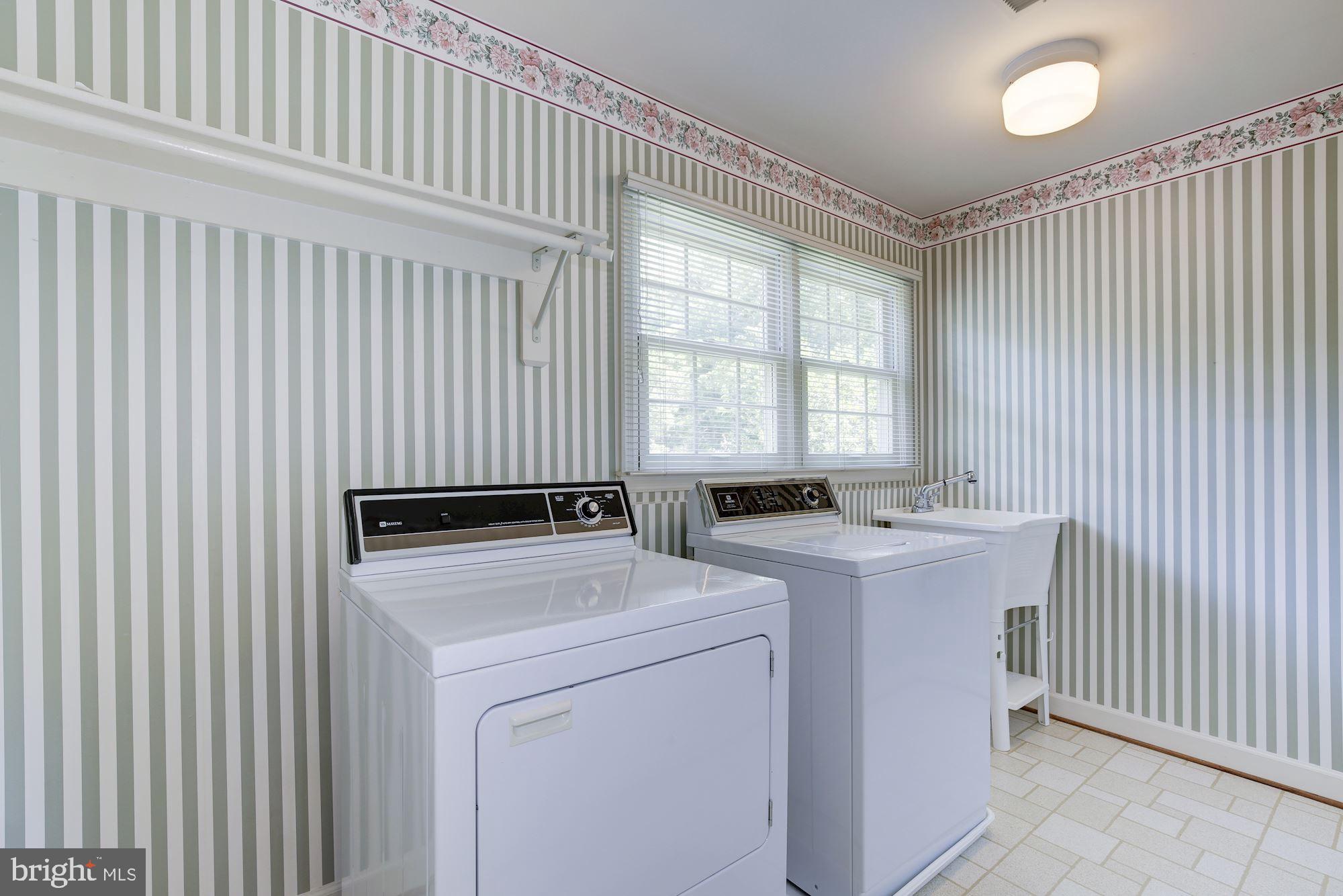 ESWORTHY PARK - Residential