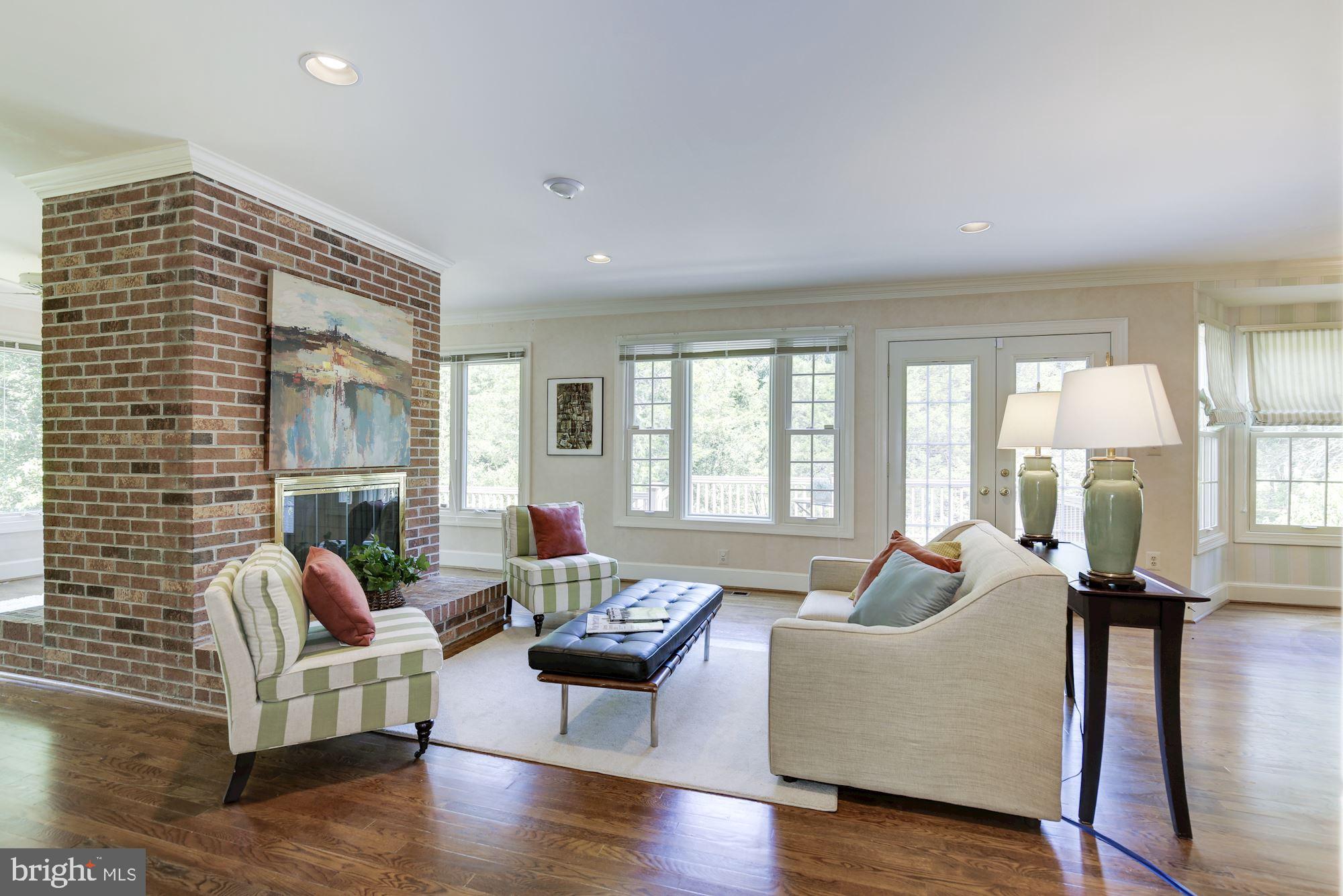 ESWORTHY PARK - Residential