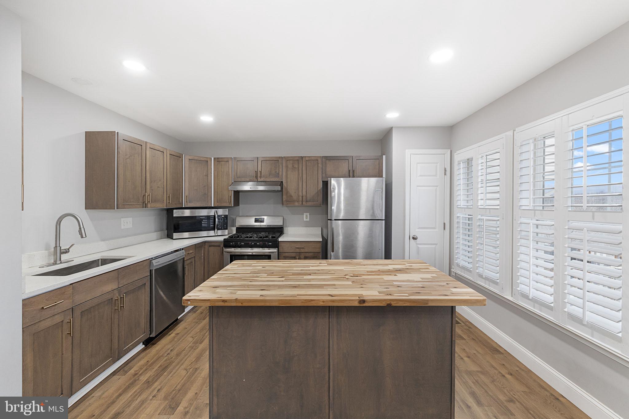 CRYSTAL HILL TOWNHOUSES - Residential