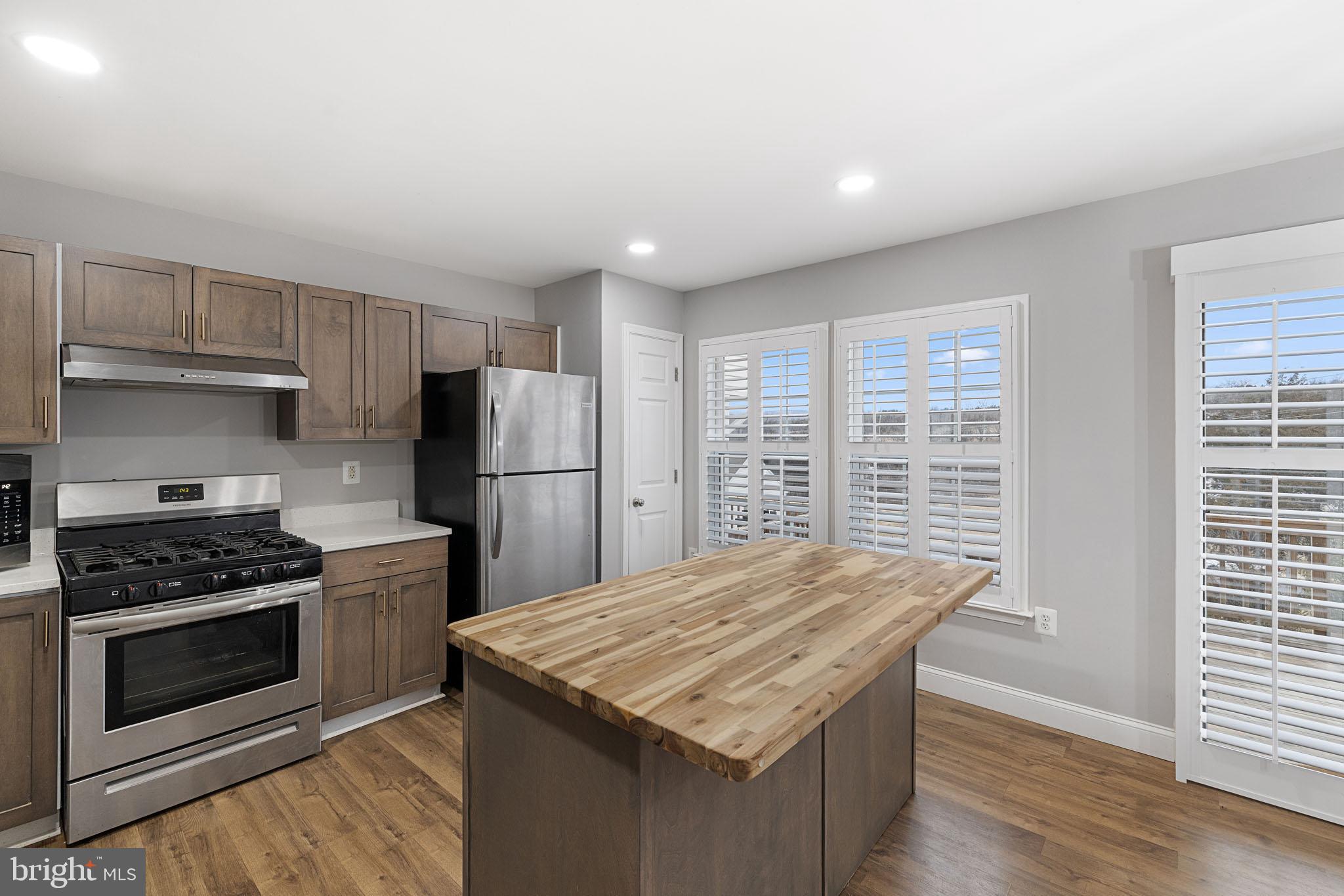 CRYSTAL HILL TOWNHOUSES - Residential