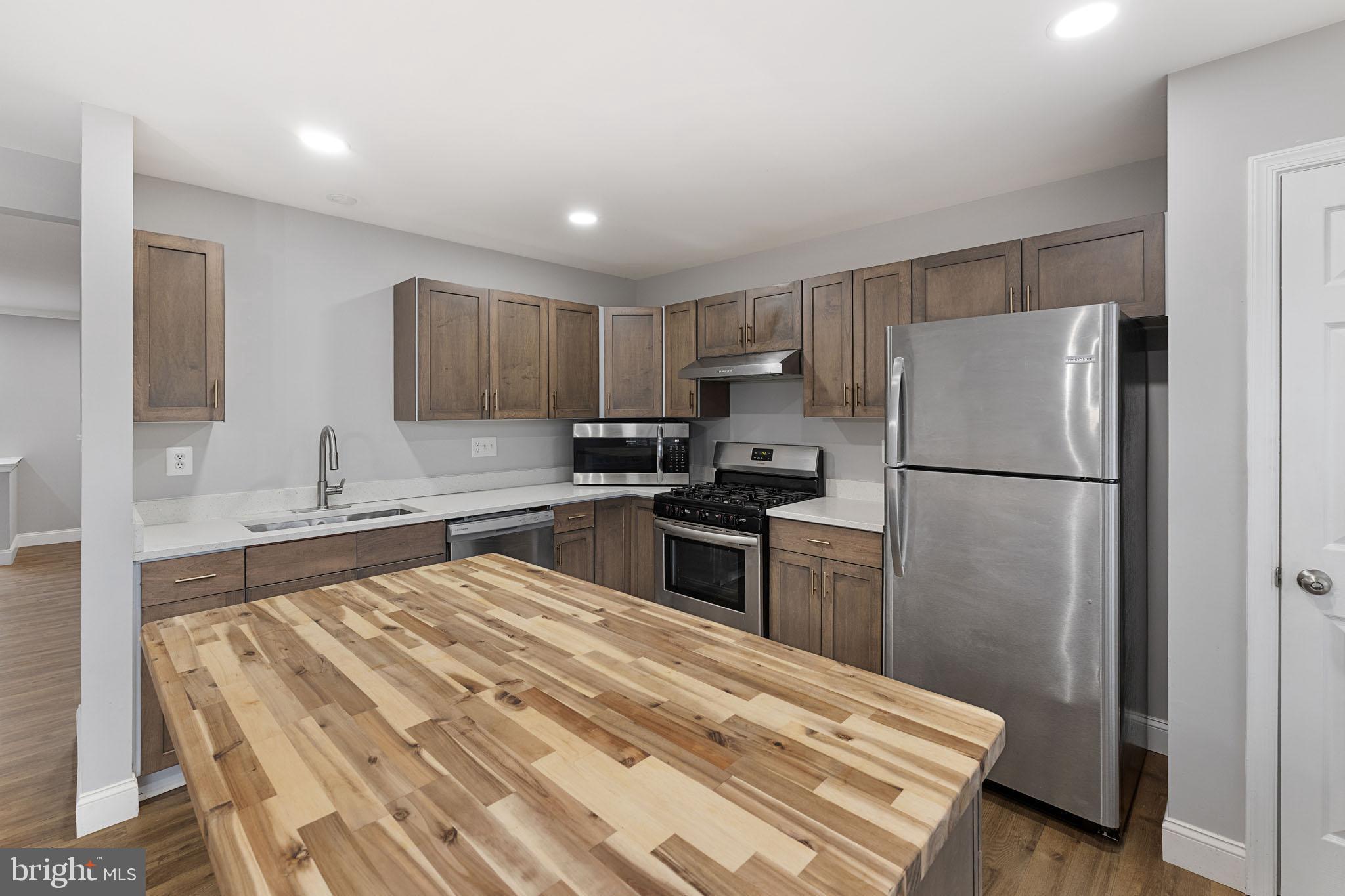 CRYSTAL HILL TOWNHOUSES - Residential