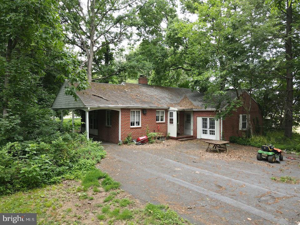 1733 LANCASTER ROAD