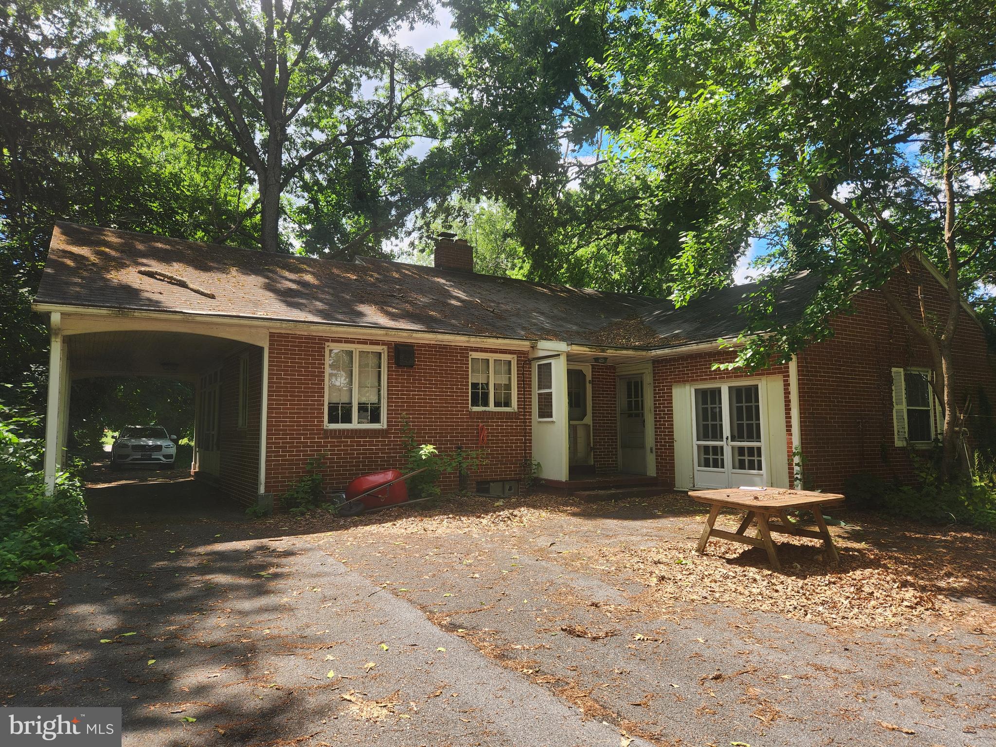 1733 LANCASTER ROAD