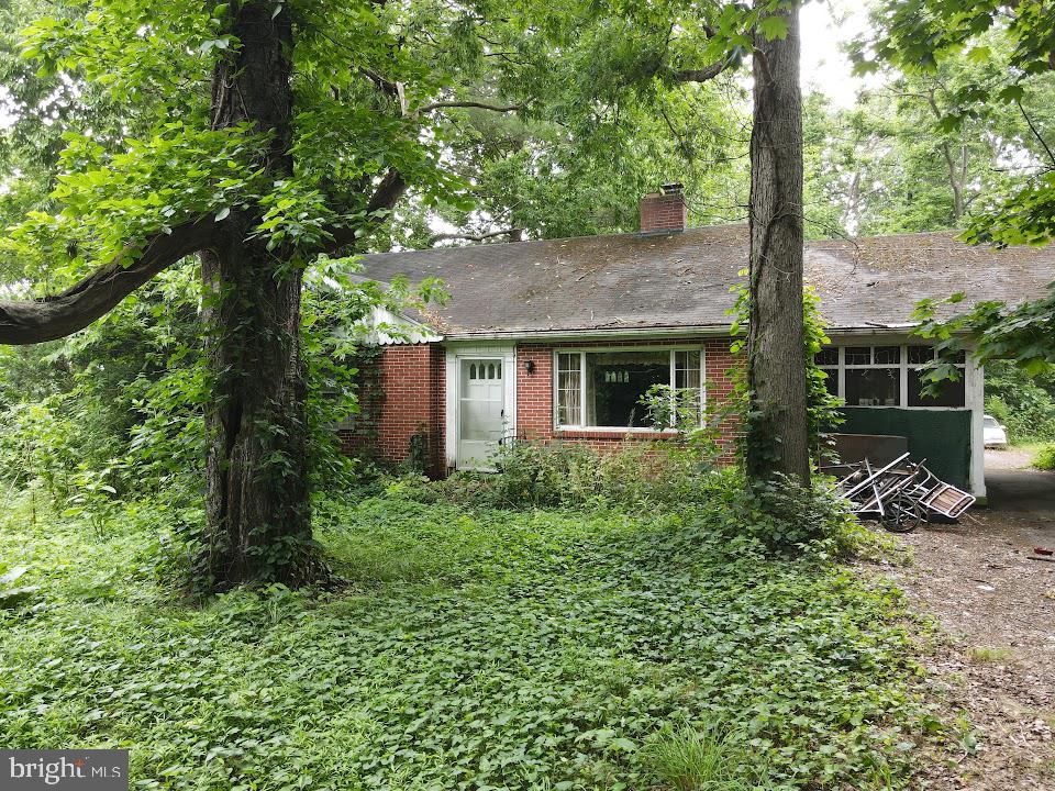 1733 LANCASTER ROAD